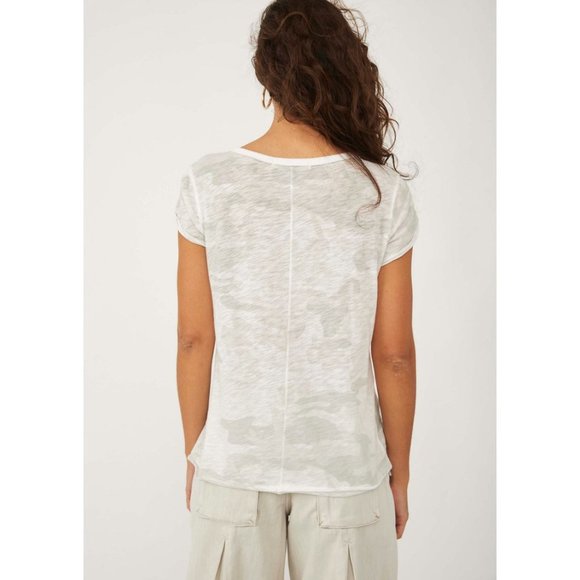 🎉LAST CHANCE🎉 NWT Free People Printed Clare Tee / Ice Combo - Picture 3 of 6